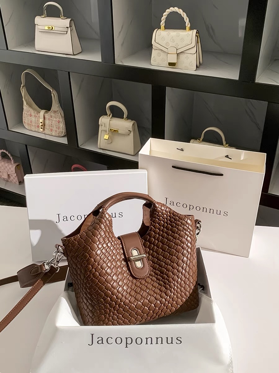 编织水桶包时尚纯色2025新款女士小众斜挎包方形托特包菜篮形肩包