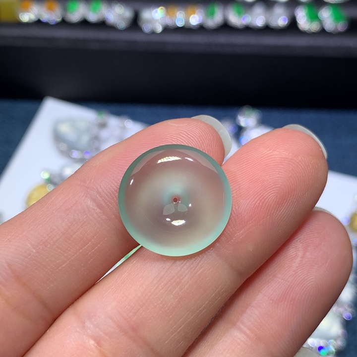 翡翠颈饰未镶嵌平安扣