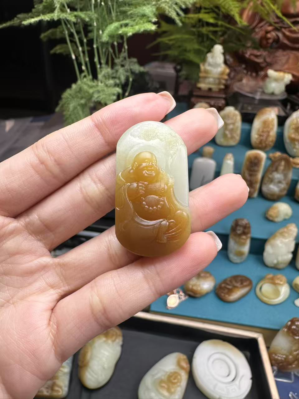 新疆和田玉且末糖白佛定制抛光