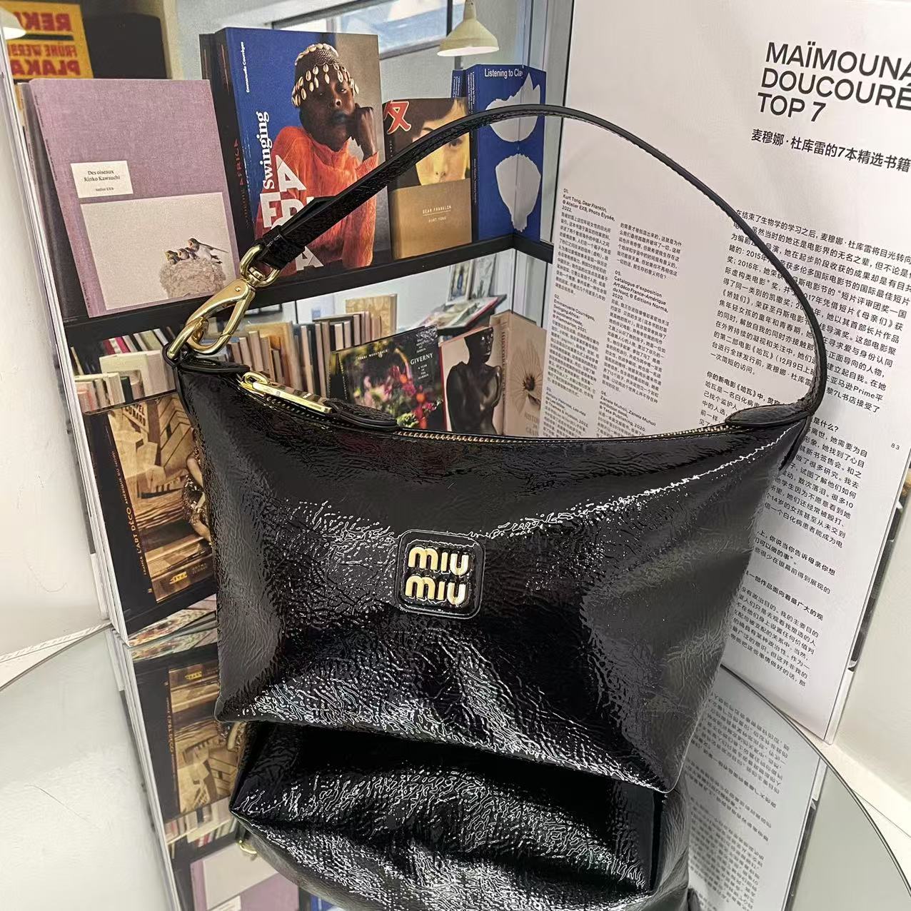 全新未使用 MIU MIU/缪缪 Naplak黑金油蜡羊皮饭盒包