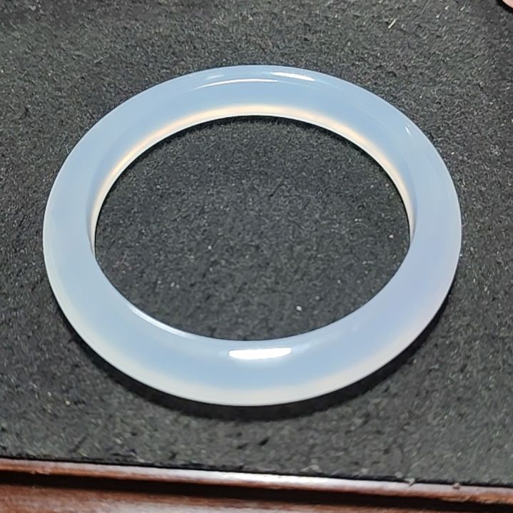 玛瑙/玉髓手镯未镶嵌玛瑙玉石手镯纯天然