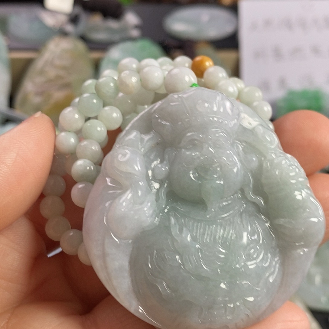 翡翠颈饰未镶嵌财神