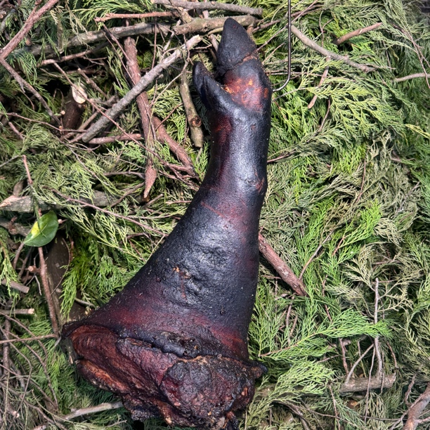 贵州烟熏腊猪脚，正宗农家熟食猪柏乡桠熏制