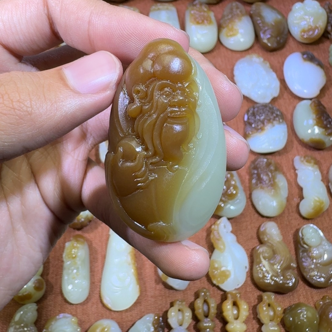 和田玉未镶嵌颈饰