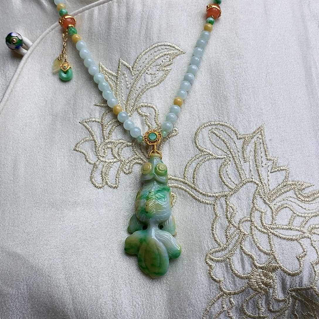 翡翠颈饰未镶嵌天然