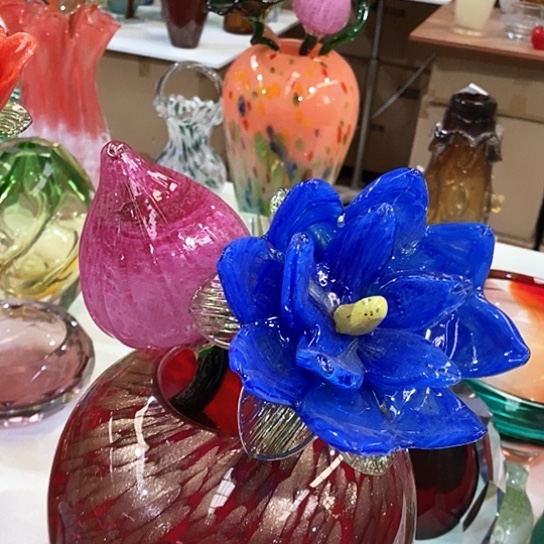 琉璃花瓶高45厘米宽9厘米