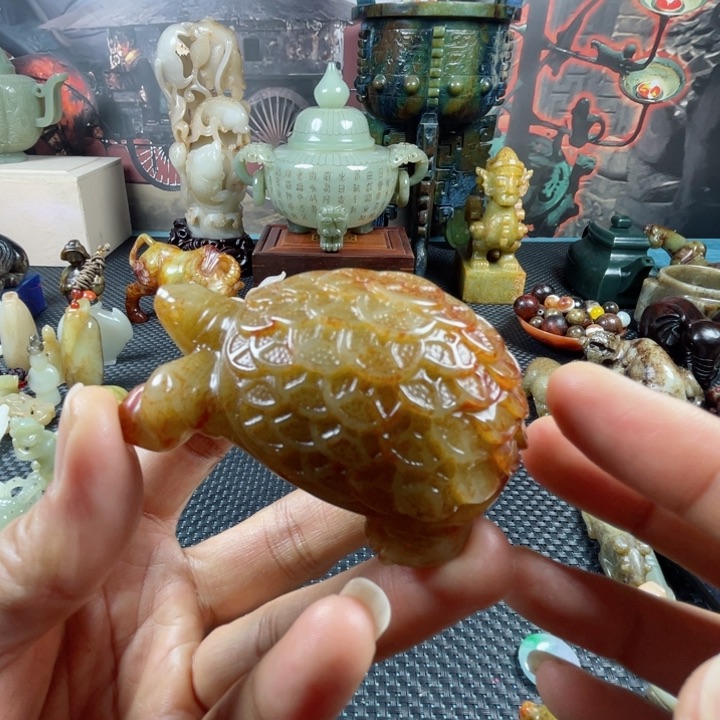 和田玉颈饰未镶嵌蜂*