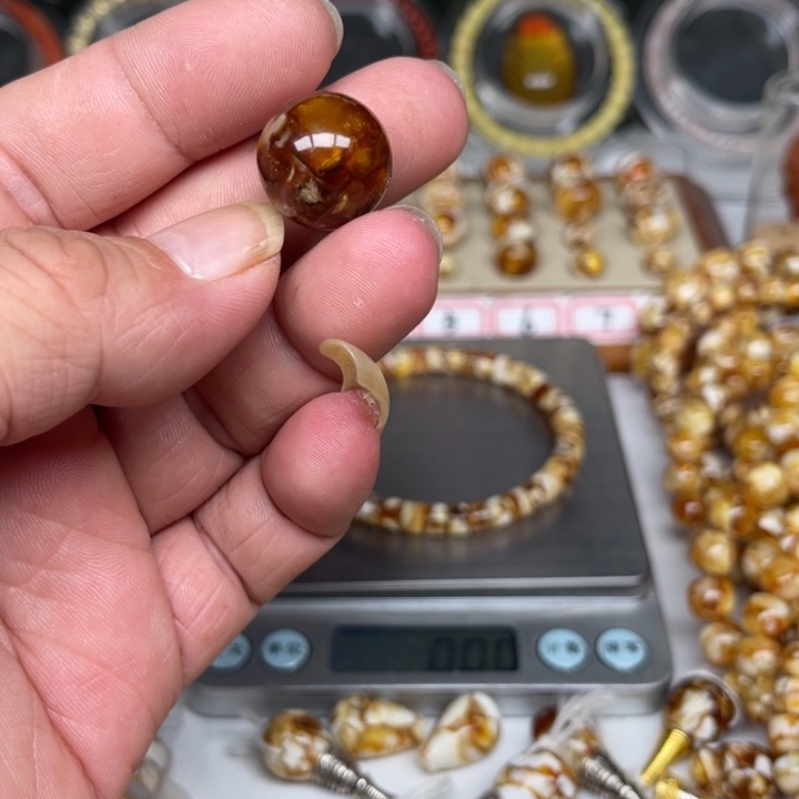 夜***央琥珀未镶嵌裸石18号