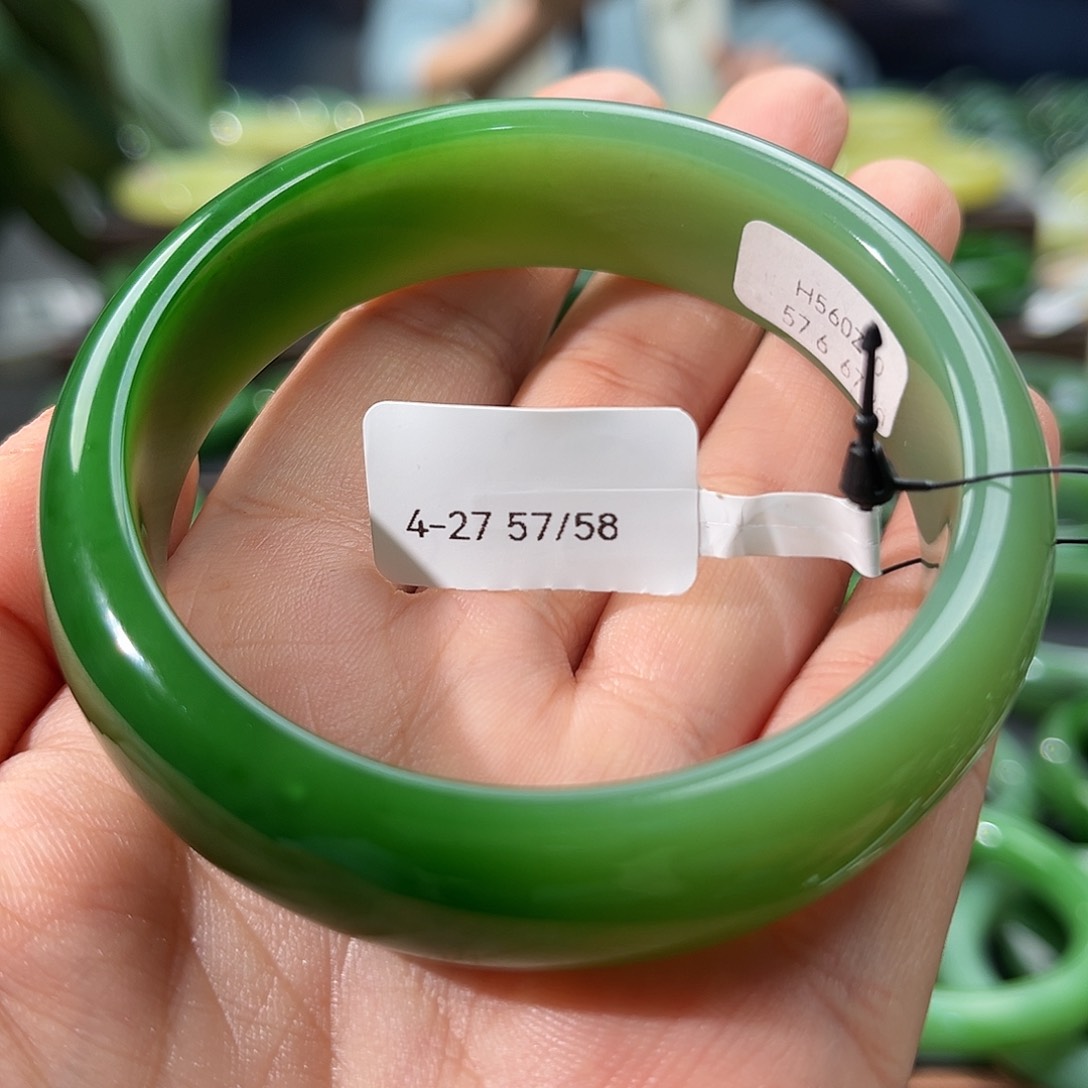 和田玉（碧玉）未镶嵌手镯