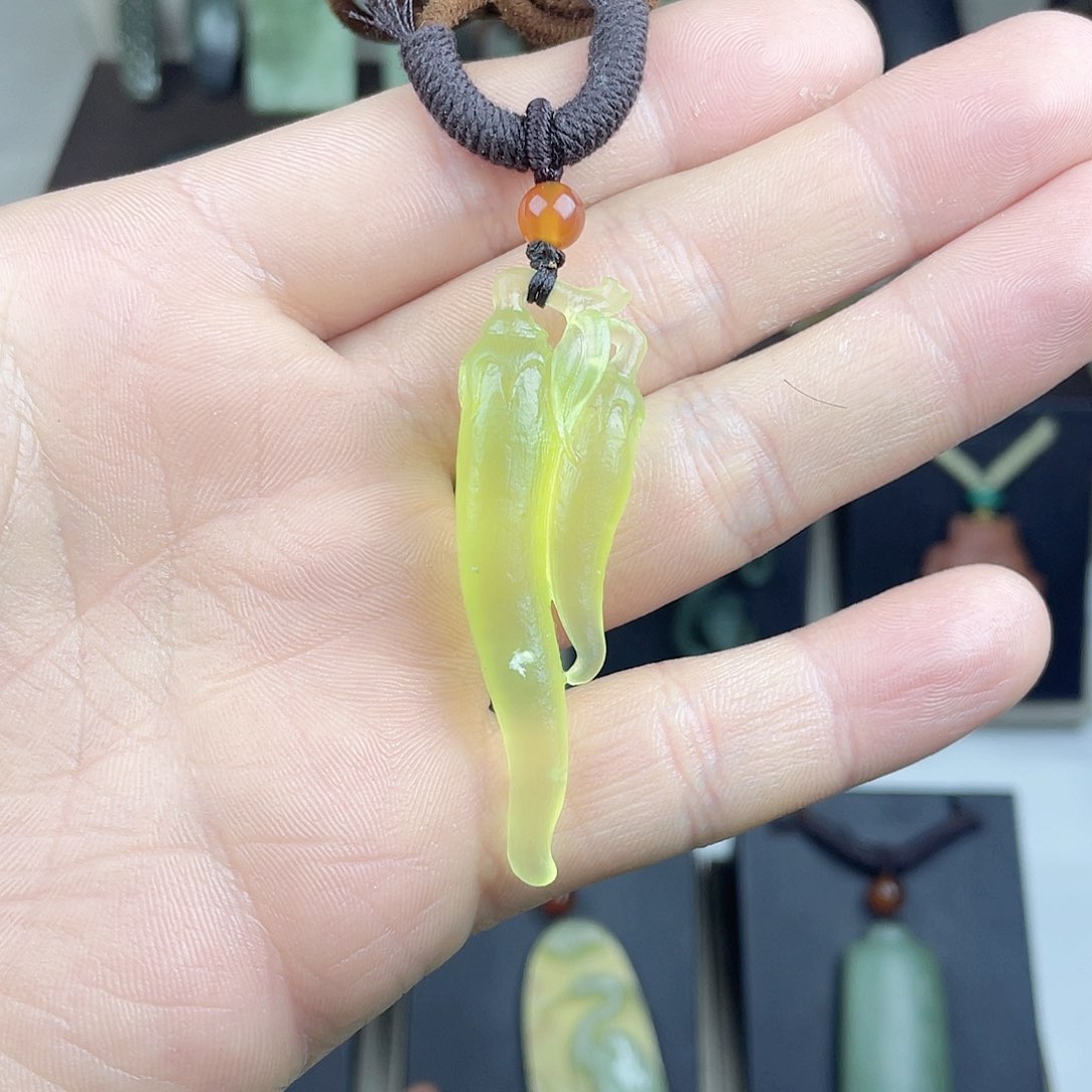 绿泥石云母质玉（岫岩玉）颈饰未镶嵌