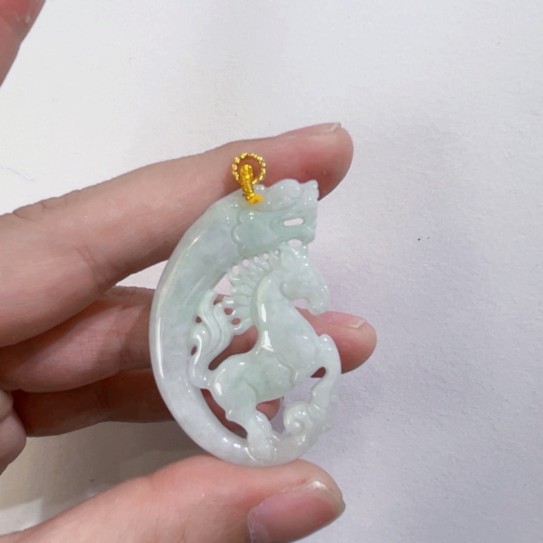 翡翠未镶嵌吊坠(赠链)