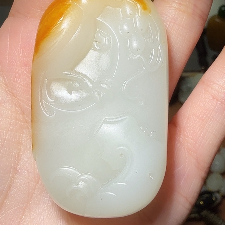 苏***圣和田玉未镶嵌颈饰