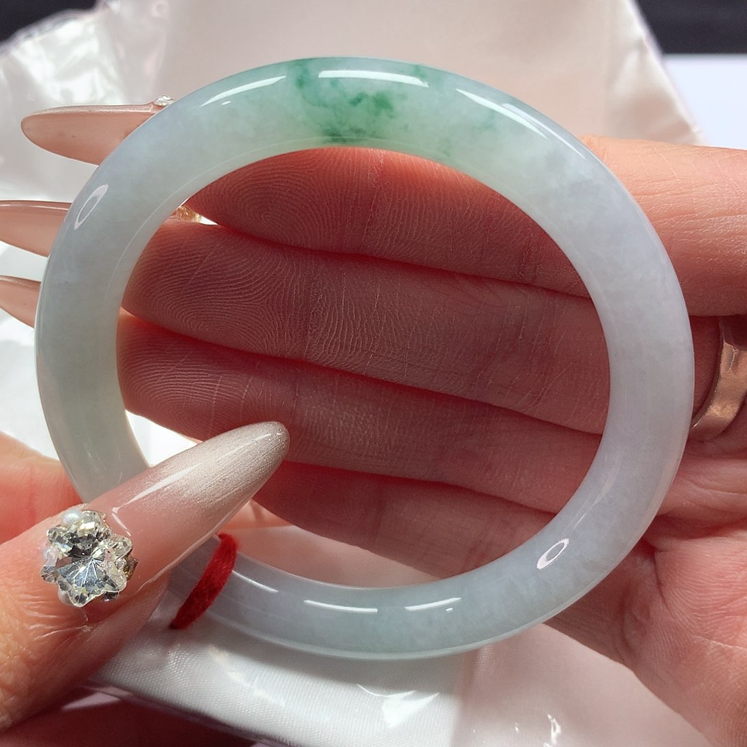 翡翠手镯未镶嵌55圈