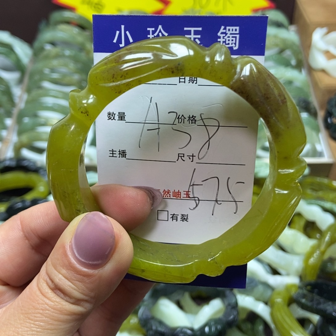 蛇纹石玉手镯未镶嵌