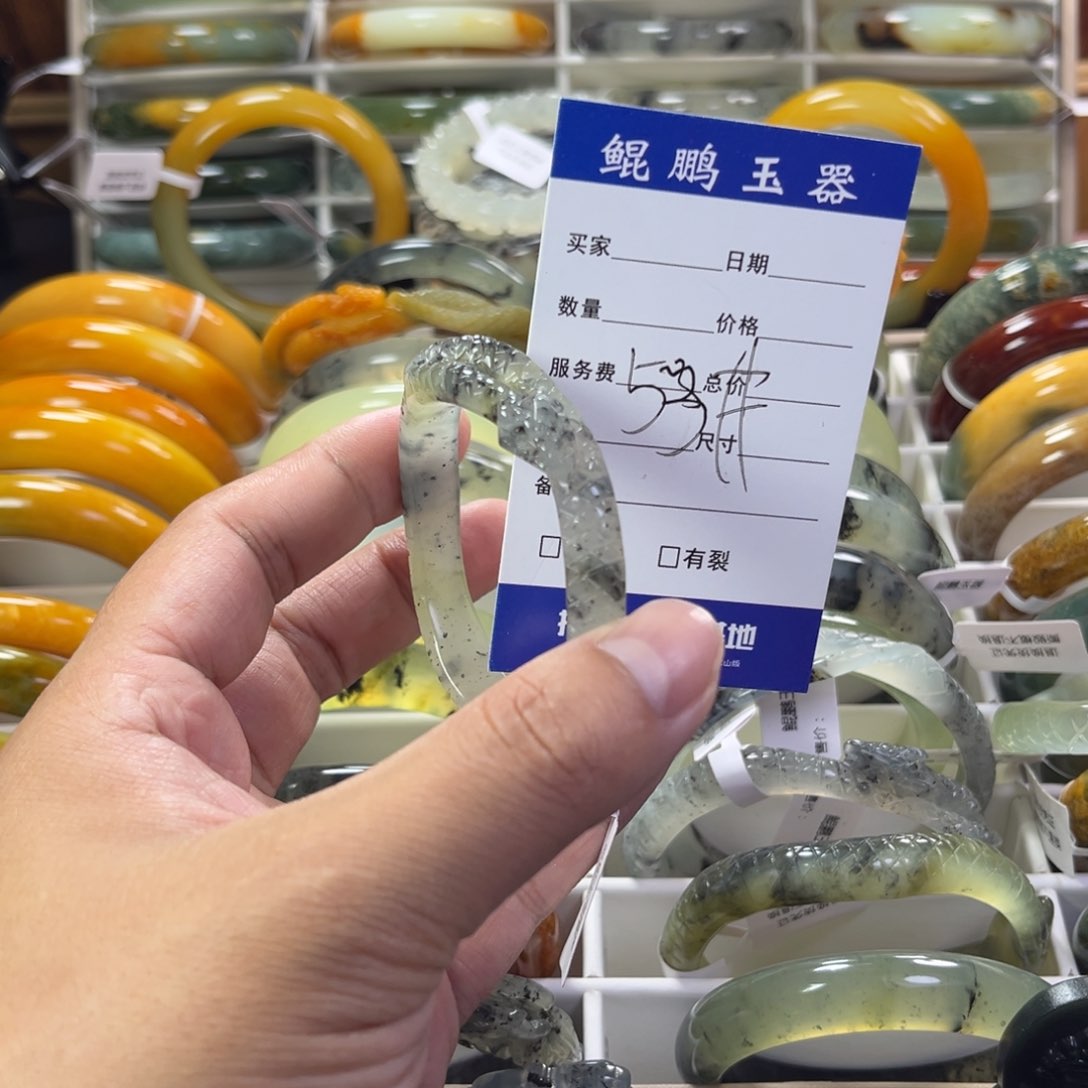 蛇纹石玉手镯未镶嵌