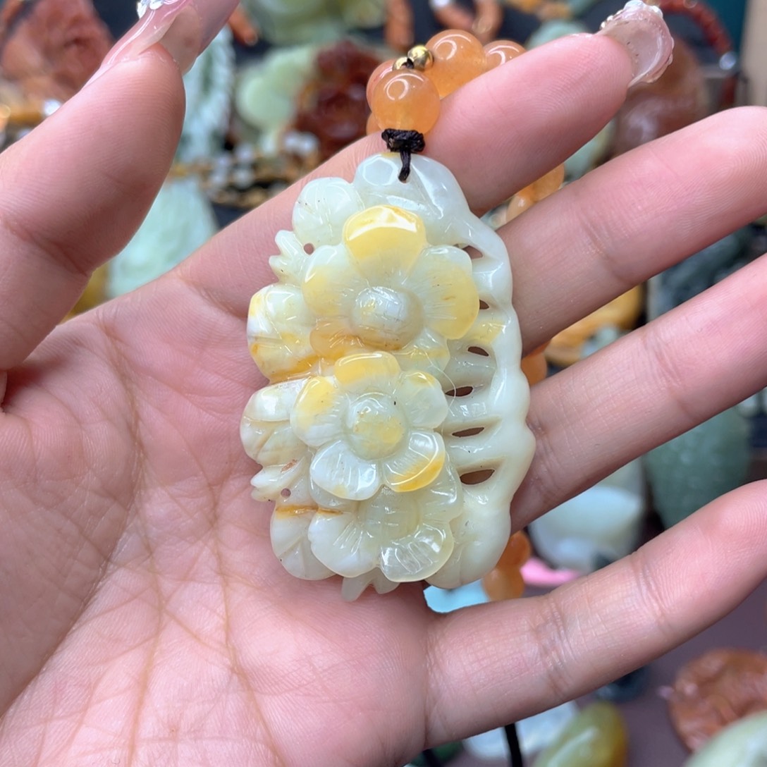 蛇纹石玉颈饰未镶嵌