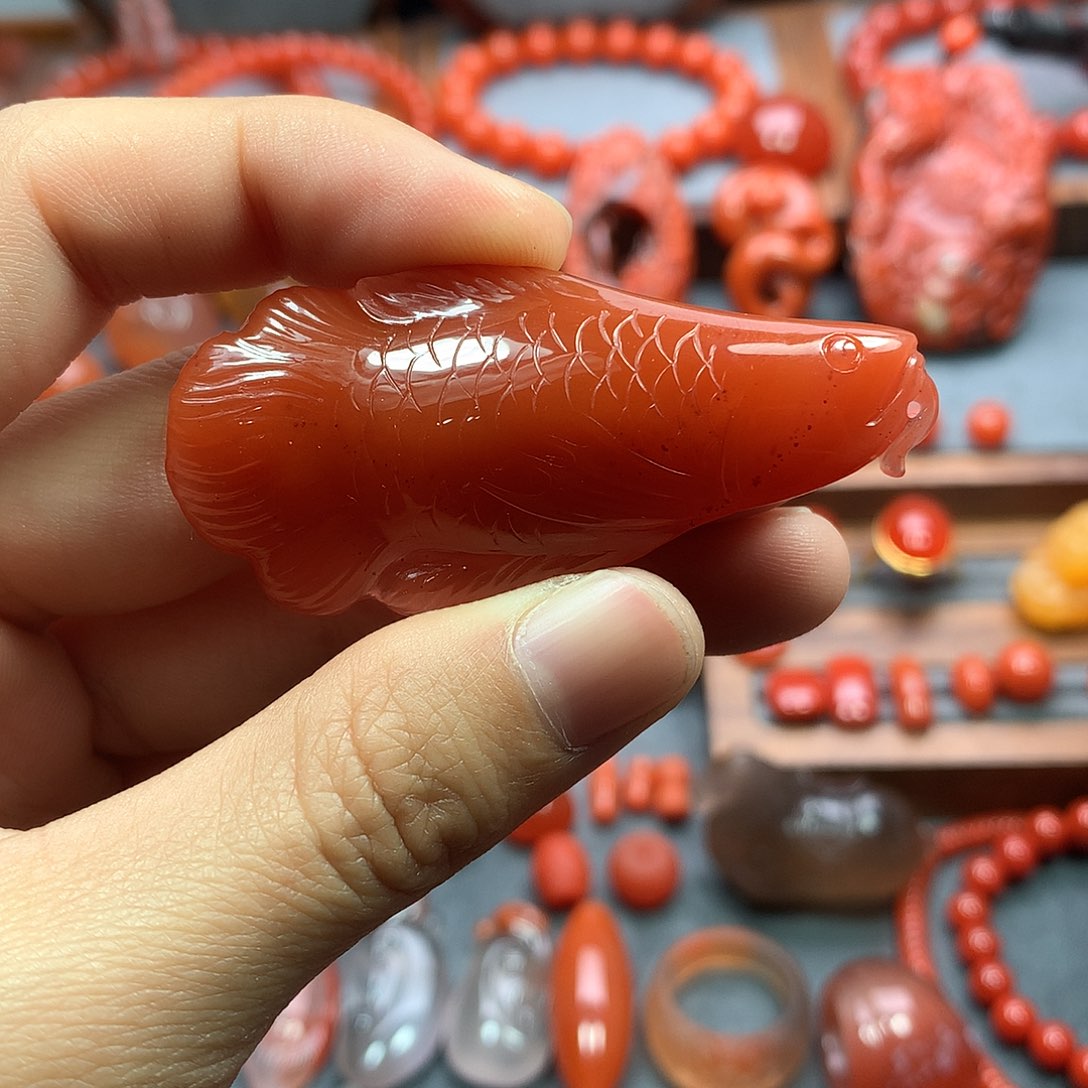 南红玛瑙龙鱼吊坠未镶嵌