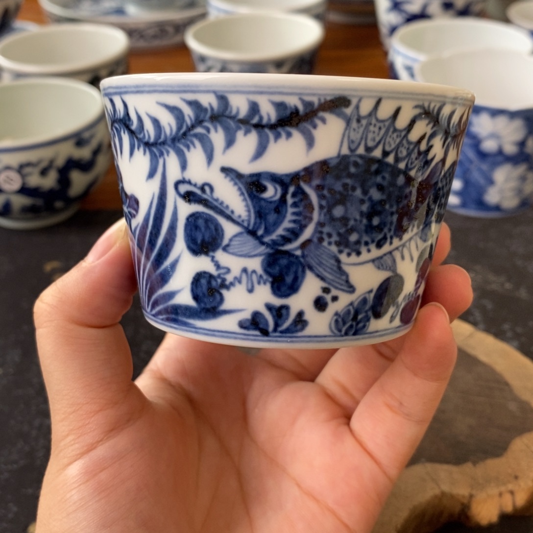 景德镇手绘青花鱼藻纹