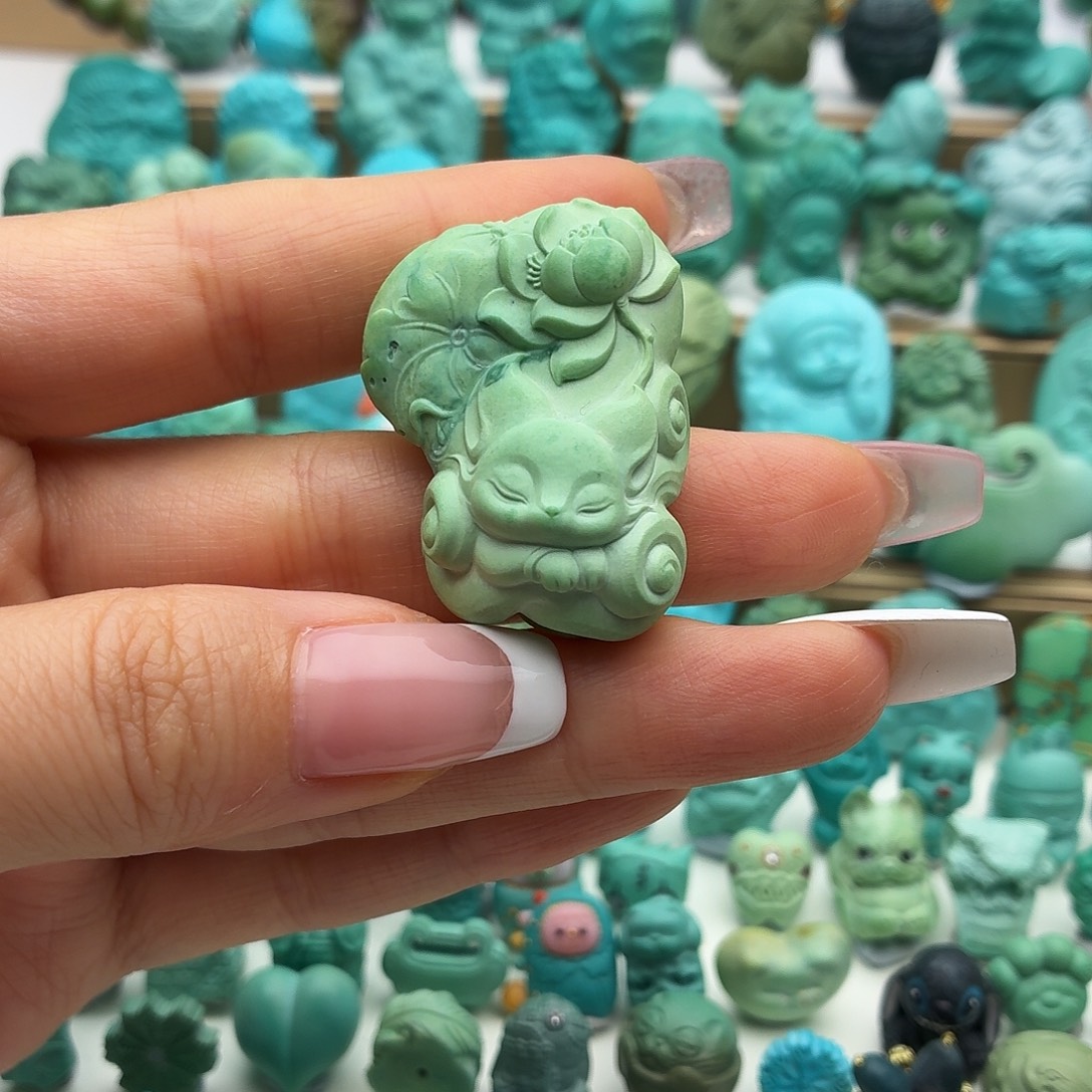 秋****绿松石未镶嵌饰品