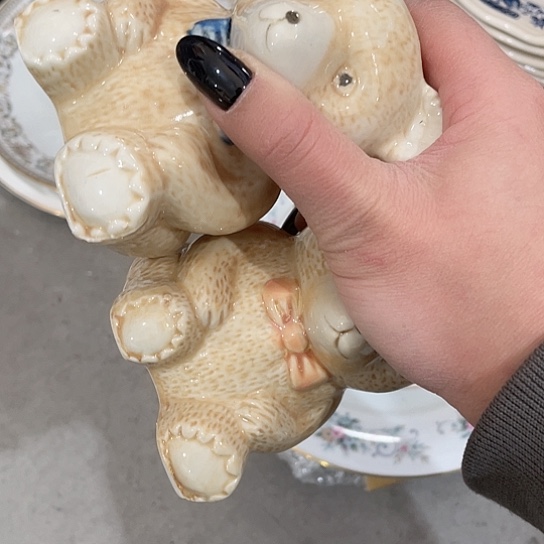 吾****喵瓷器和陶器也可称为釉内