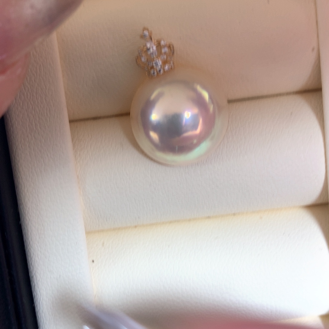 拼合珍珠（马贝珠）颈饰18K金镶嵌