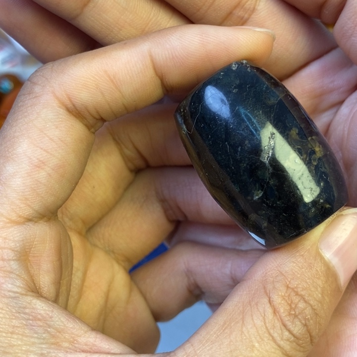 未镶嵌琥珀珠宝奇石