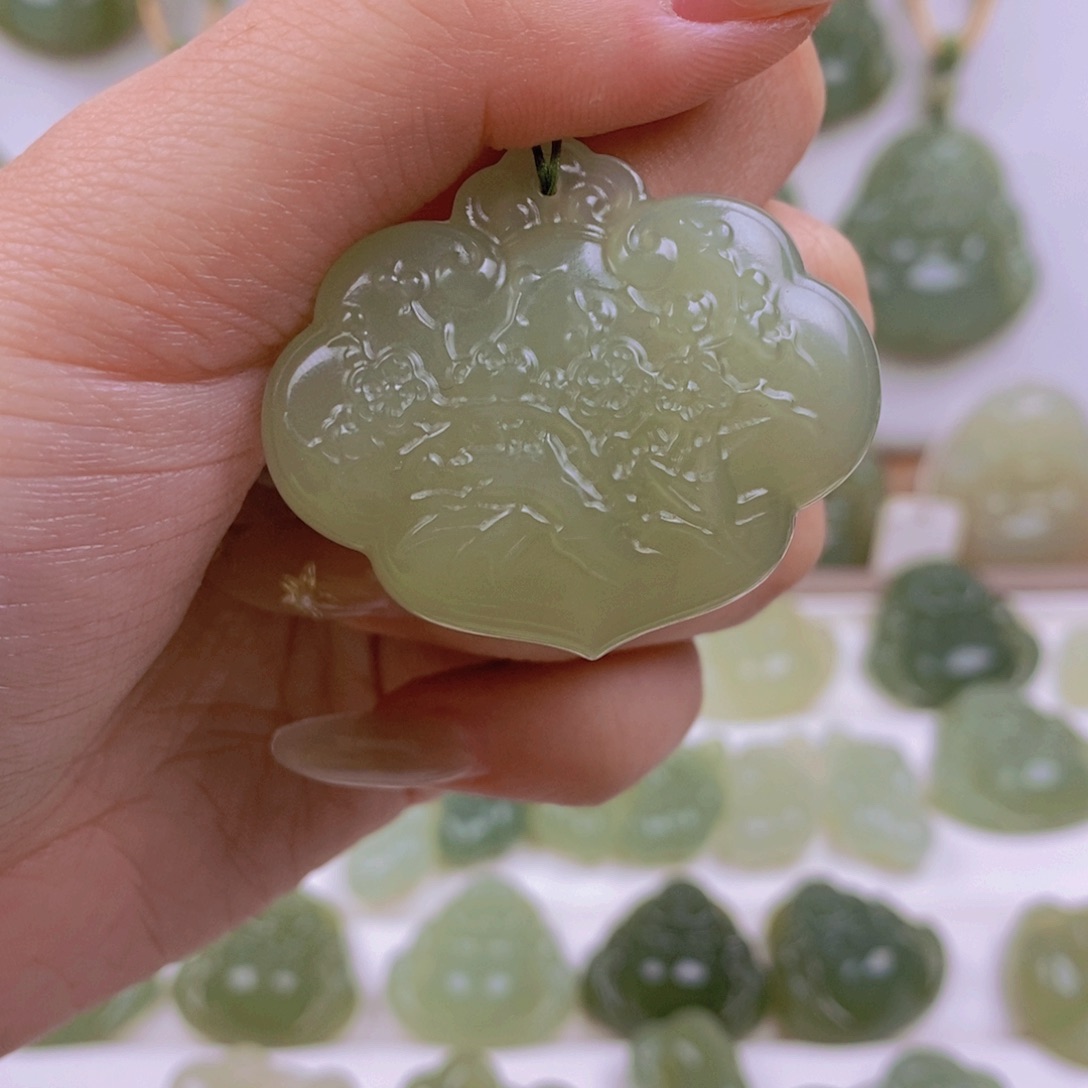 和田玉颈饰未镶嵌钱*