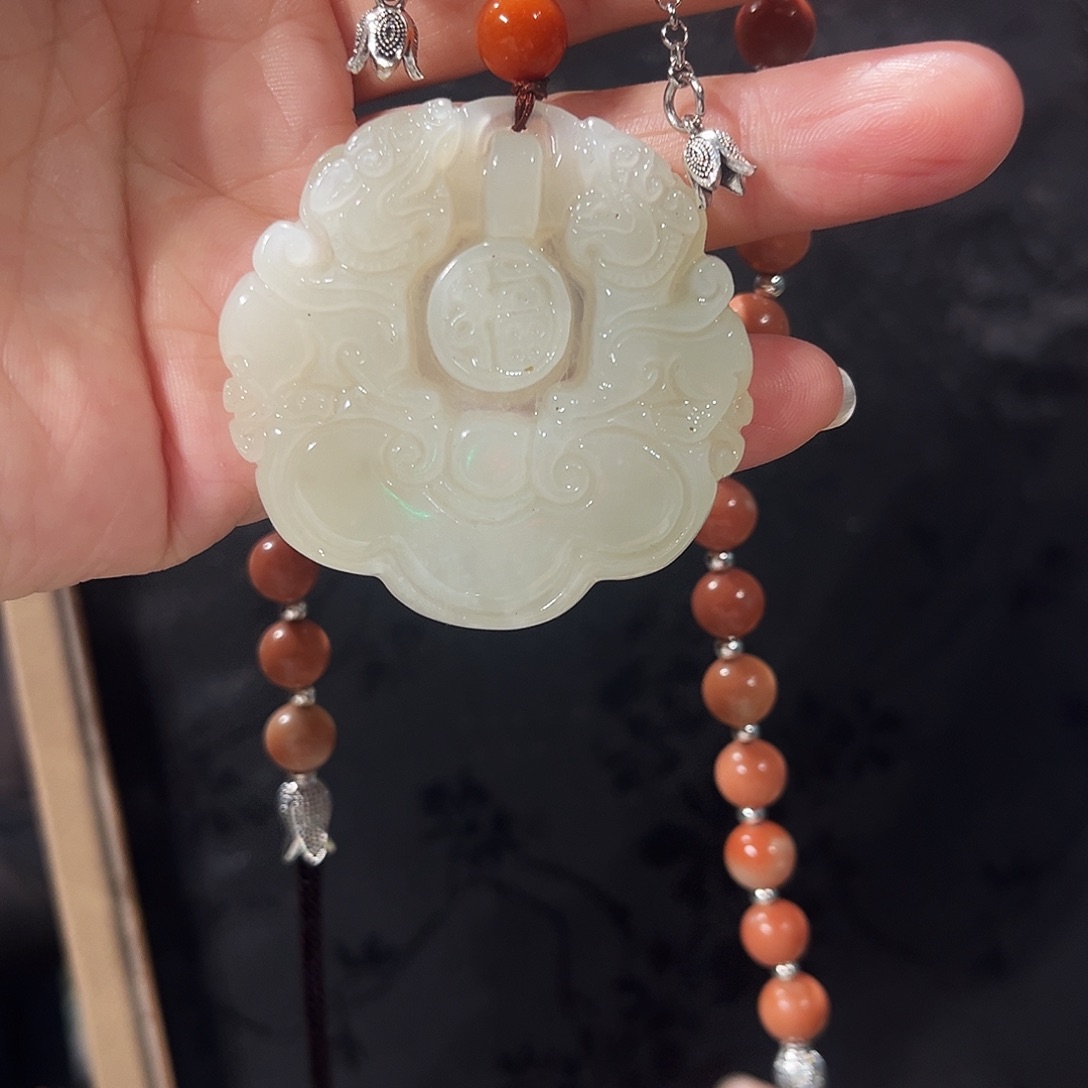 颈饰未镶嵌和田玉