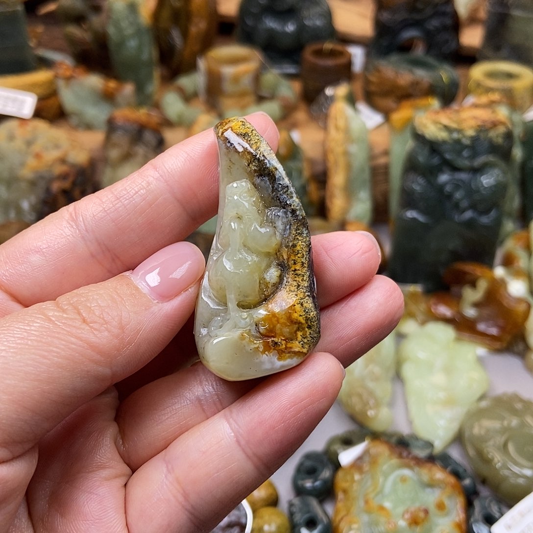 岫岩河磨玉（透闪石质玉）未镶嵌珠宝奇石