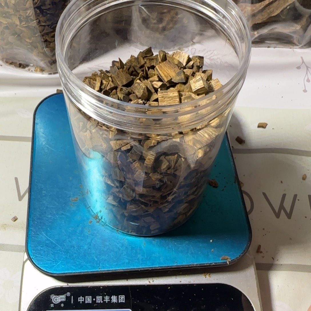 郝***涌沉香碎屑沉香乌身圆叶135克