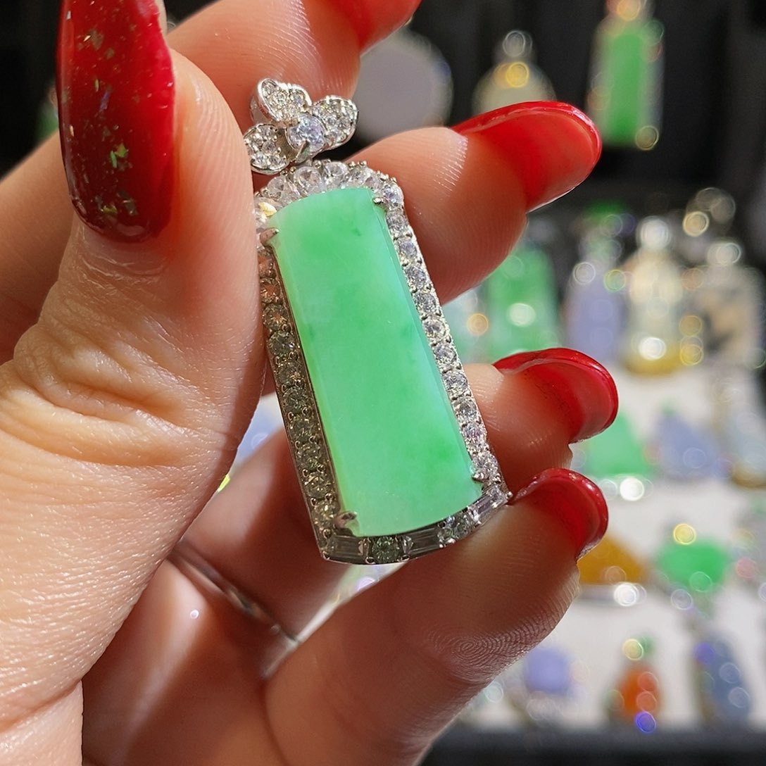 翡翠颈饰银S925镶嵌天然翡翠