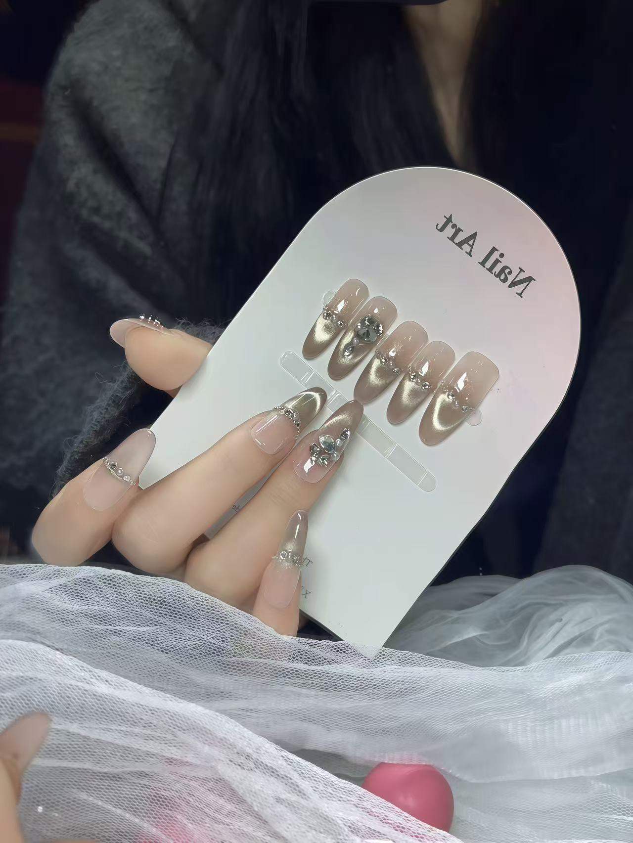 千金风轻奢高级氛围璀璨锆石钻微笑法式猫眼显白高级手工穿戴甲