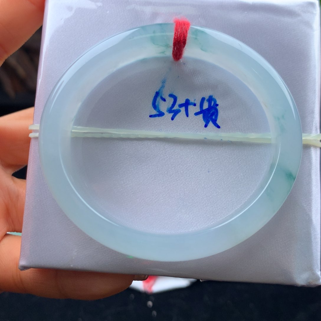 翡翠手镯未镶嵌手镯