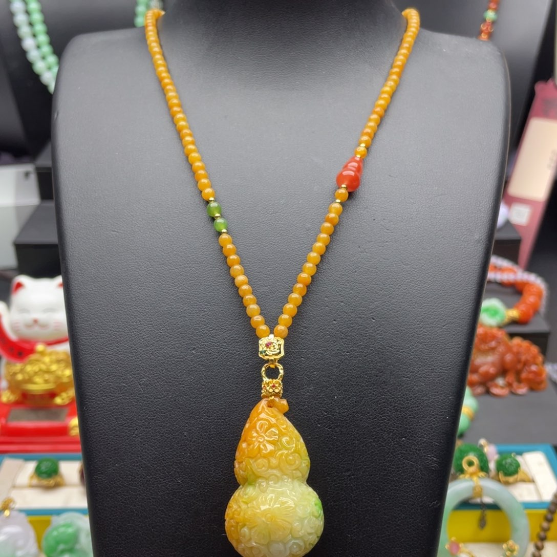小****翡翠未镶嵌颈饰葫芦