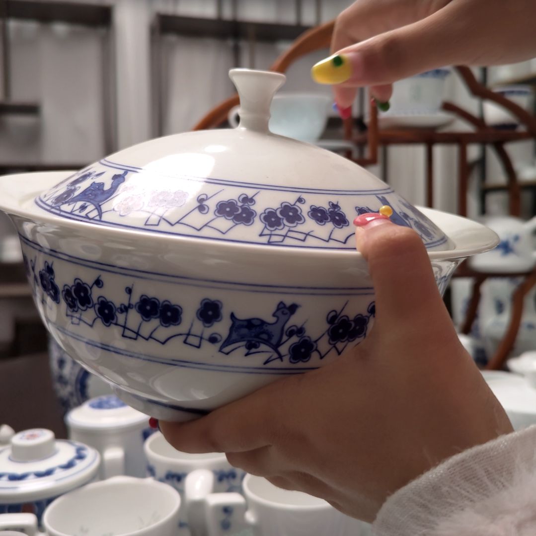 陶瓷双鹿9寸汤煲一个