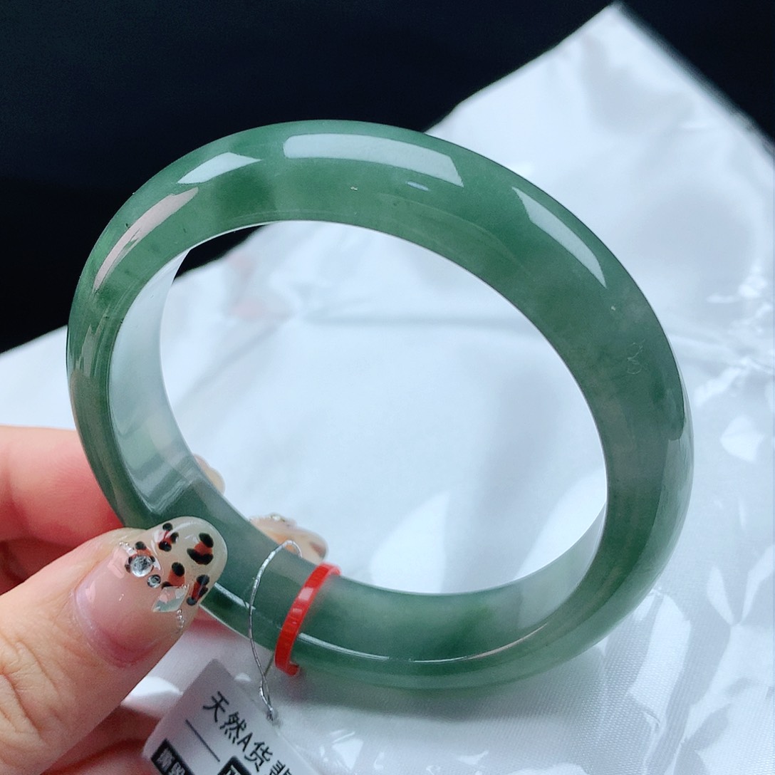 翡翠手镯未镶嵌55圈