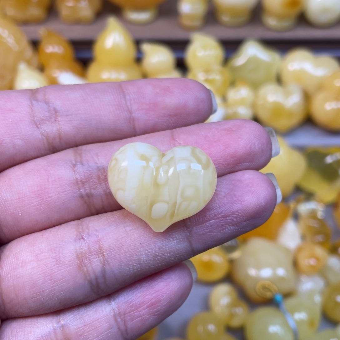 琥珀未镶嵌珠宝奇石