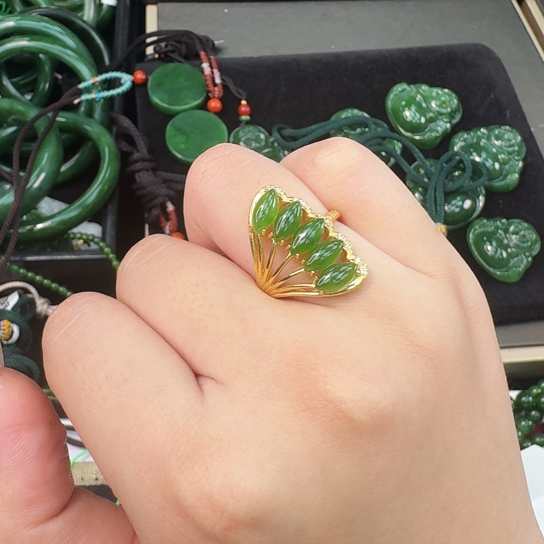 和田玉银S925镶嵌颈饰马眼排戒