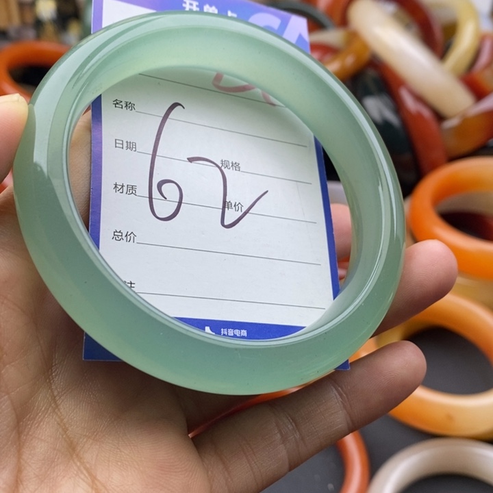 未镶嵌手镯石英质玉