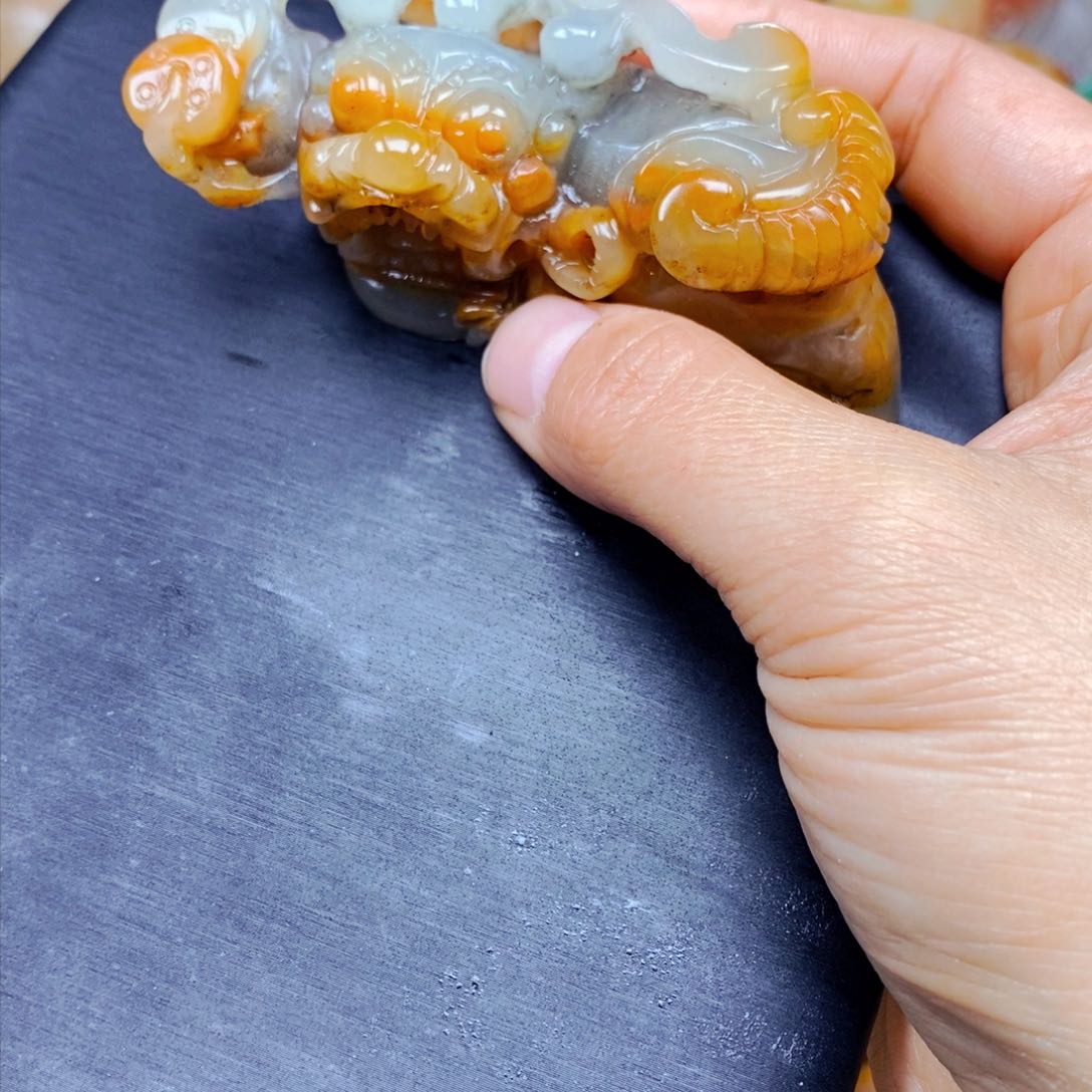 石英质玉（黄龙玉）颈饰未镶嵌