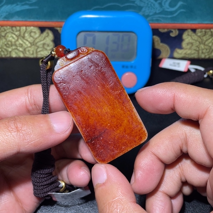 罗***夜和田玉未镶嵌颈饰