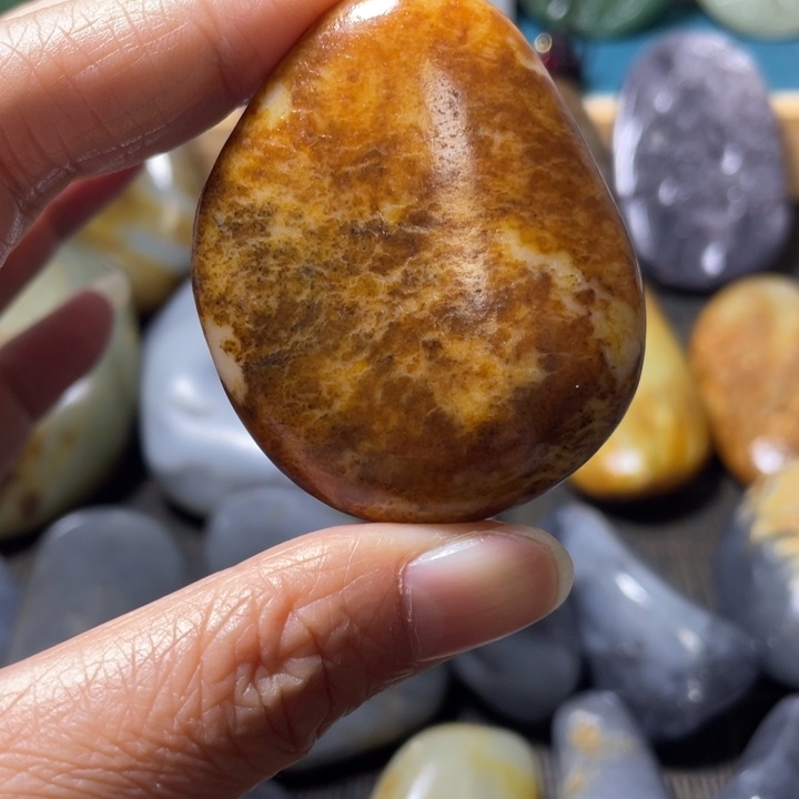 拒***》和田玉未镶嵌颈饰