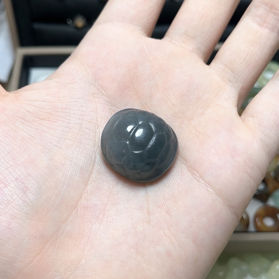 岫玉颈饰未镶嵌乌龟壳吊坠 编好绳子发货