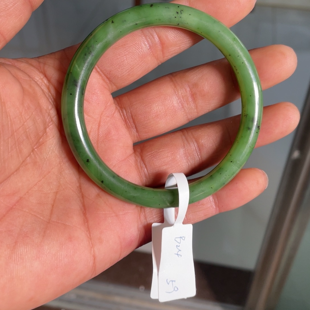 和田玉（碧玉）手镯未镶嵌岁****?