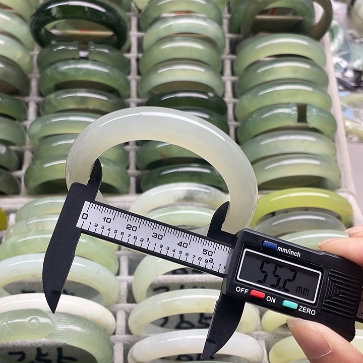 蛇纹石玉未镶嵌手镯263