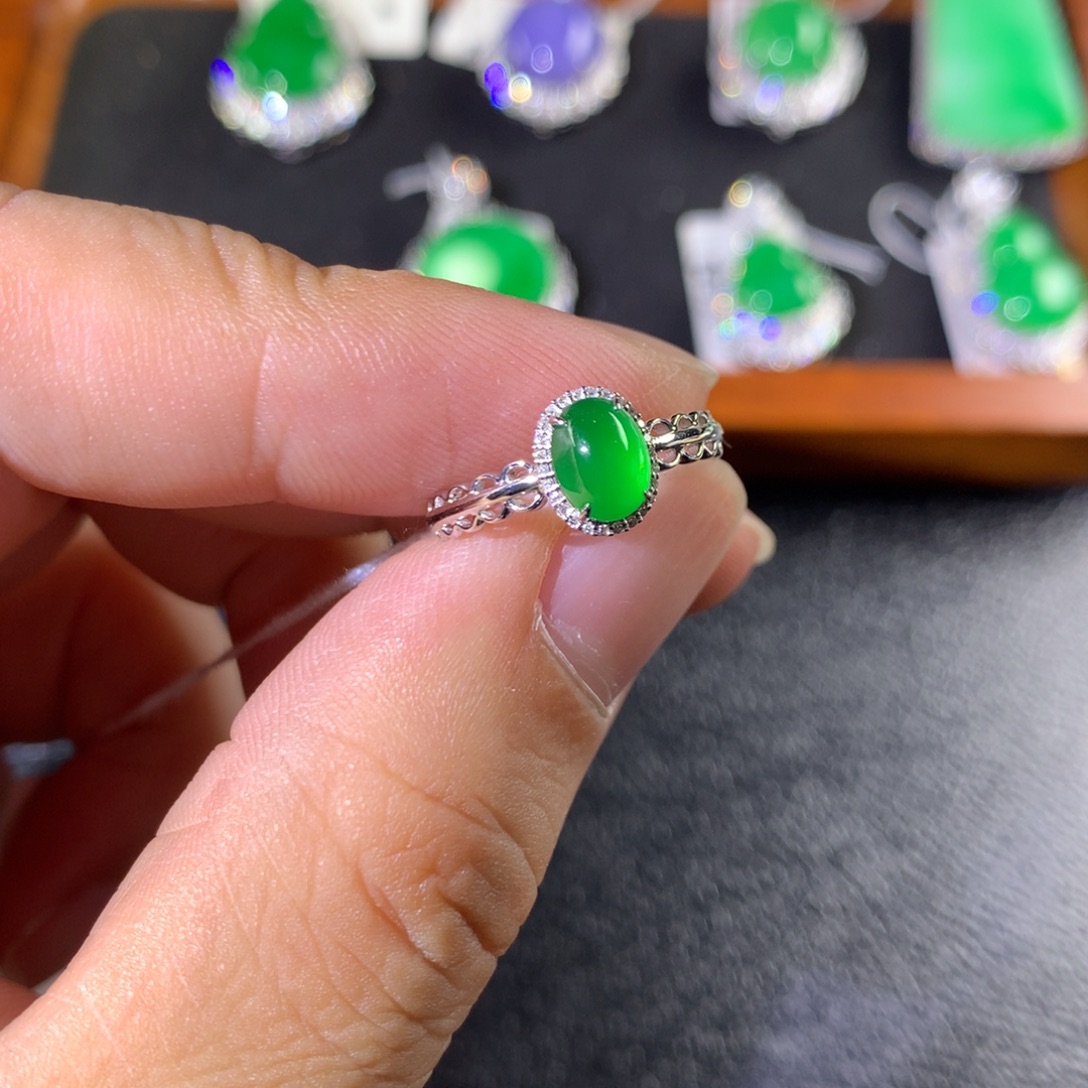 翡翠18K金镶嵌戒指翡翠