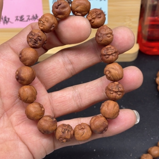 龙纹桃核开心手串