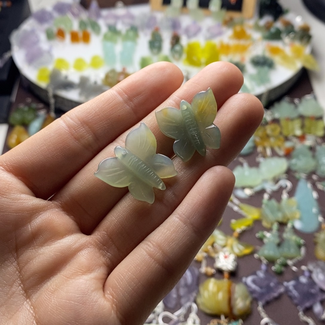 欧***雪蛇纹石玉合金耳饰/颈饰