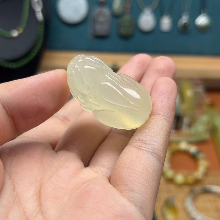 未镶嵌蛇纹石玉颈饰