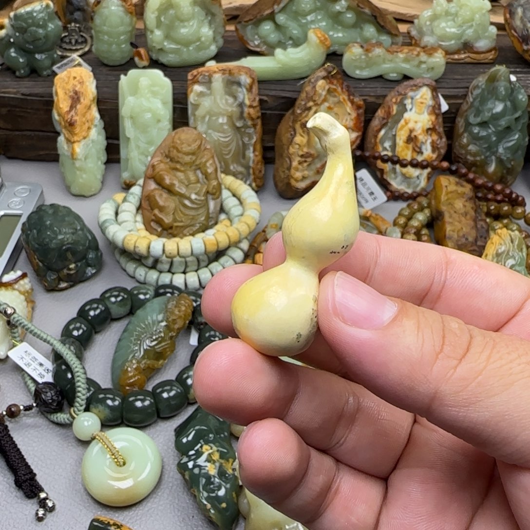 不***看岫岩河磨玉（透闪石质玉）未镶嵌珠宝奇石